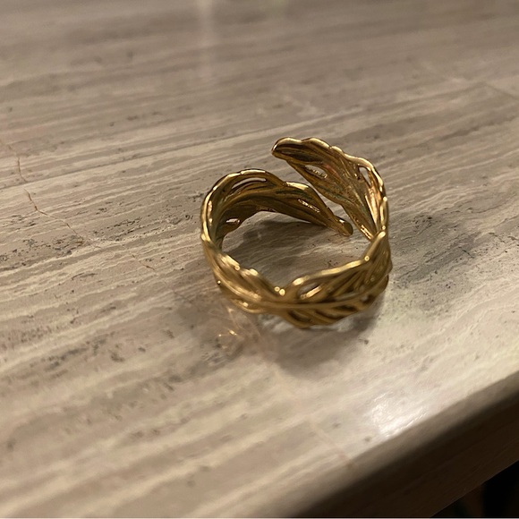 💕 STELLA & DOT LEAF RING - Picture 2 of 3